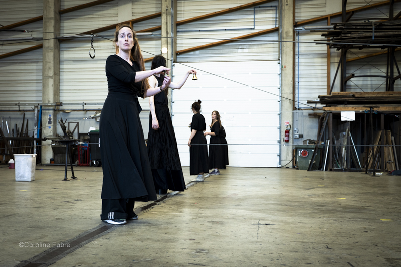 Sophia Antoine et d'autres actrices de la troupe de circasiennes