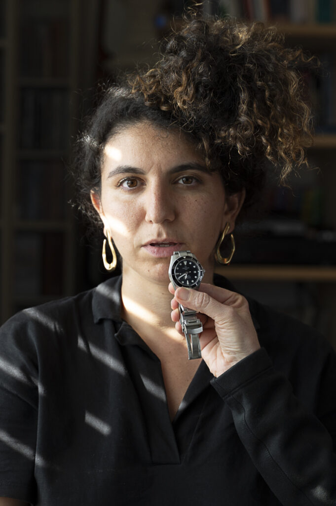Portrait posé en lumière naturelle de Caroline Fabre photographe Toulouse